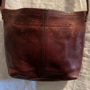 Classic Brown Leather Crossbody Bag with Vintage Appeal
